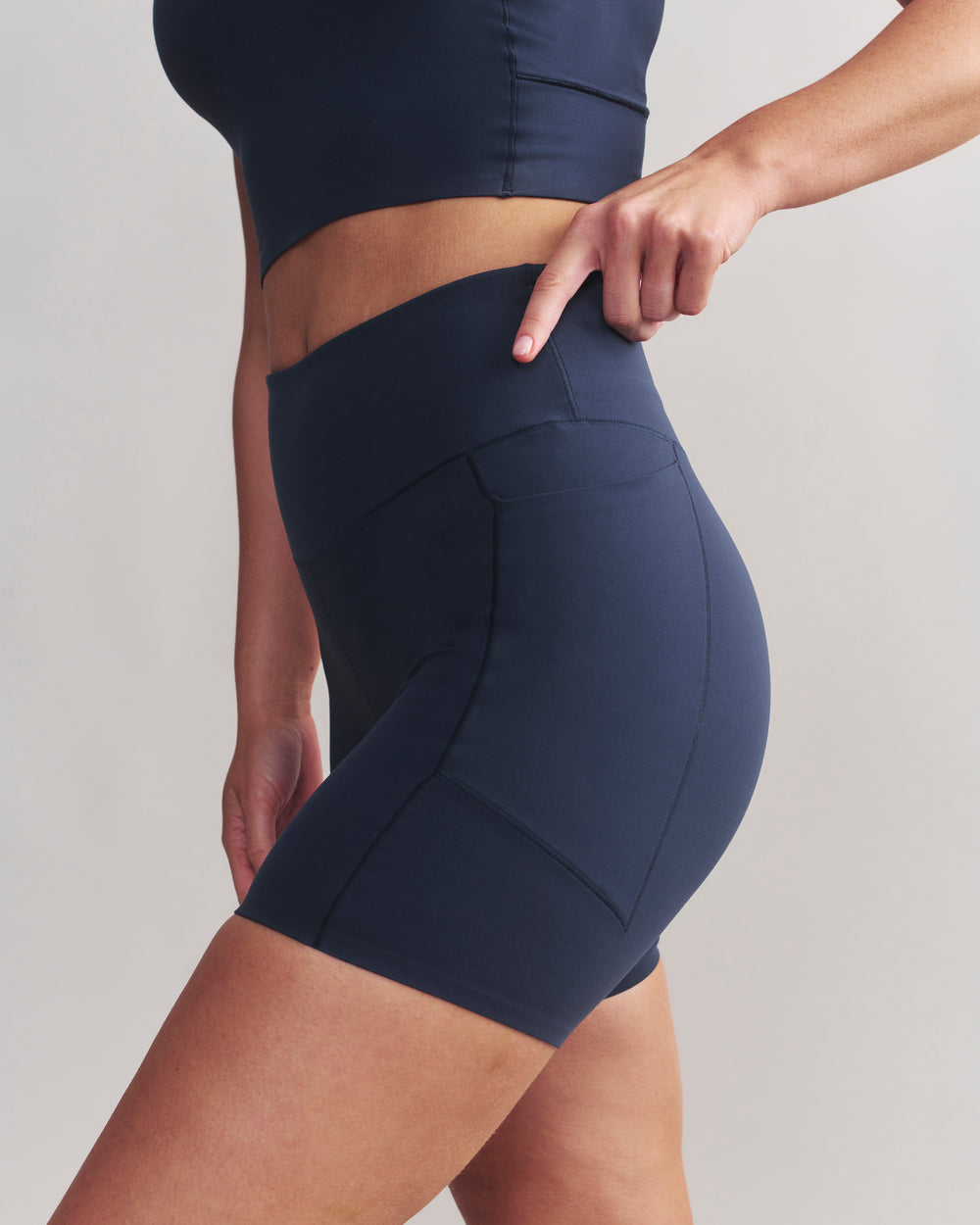 Revive™ Short - 6" - US 2636