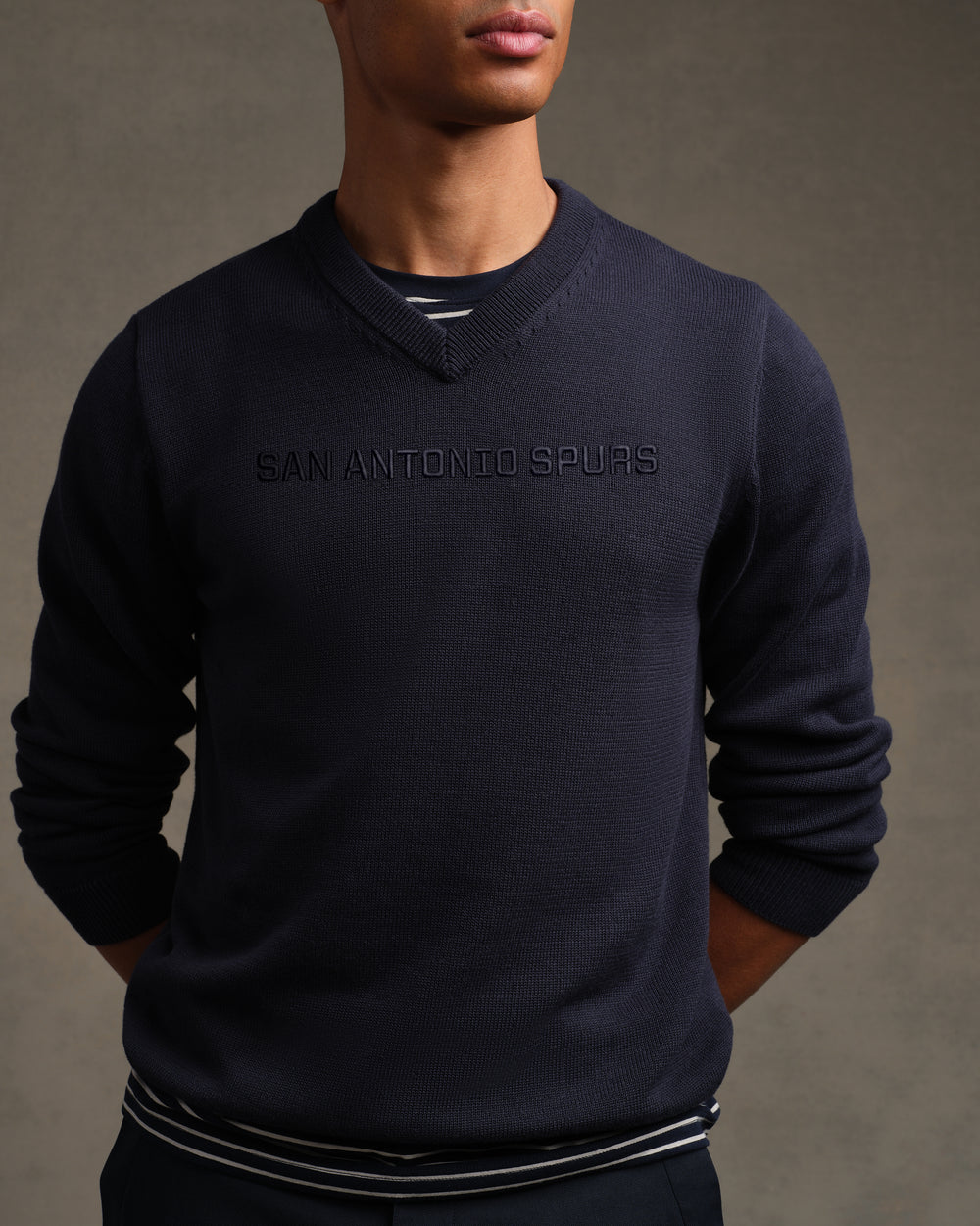 San Antonio Spurs NBA Commuter® V-Neck Sweater - US 0301