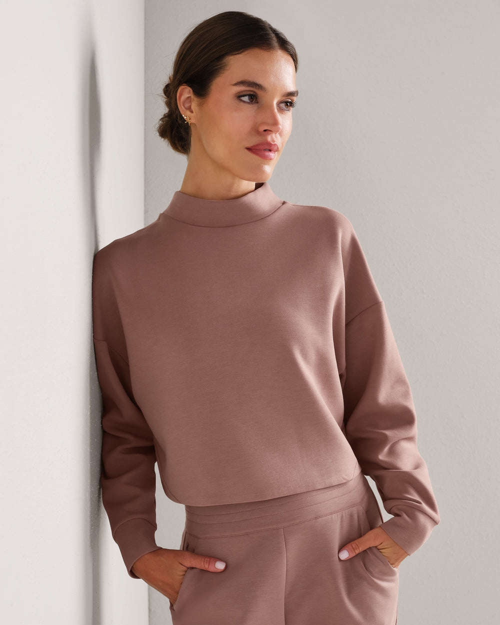 DreamGlow® Cropped Mock Neck - US 4302