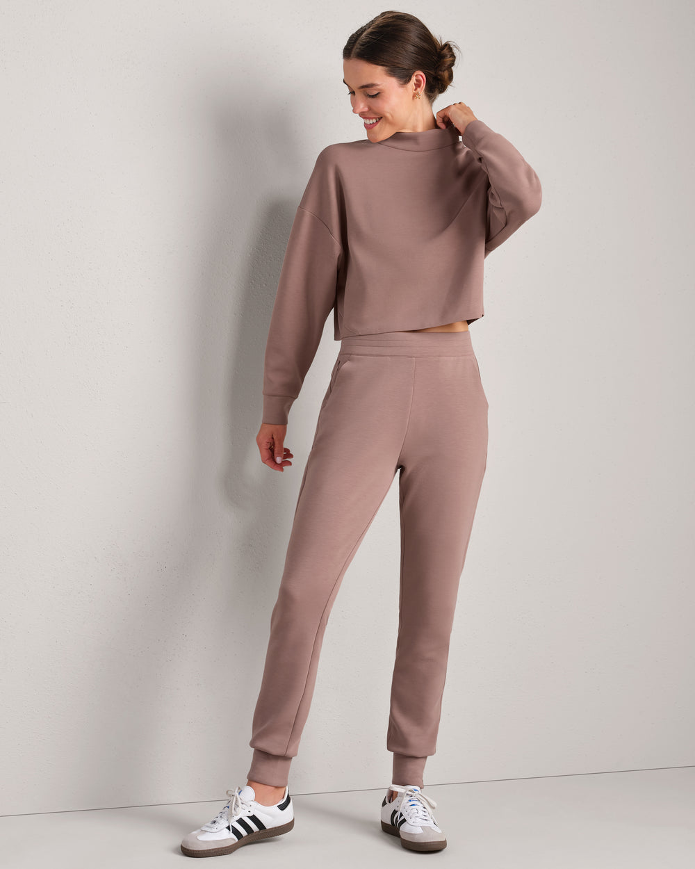 DreamGlow® Cropped Mock Neck - US 4302