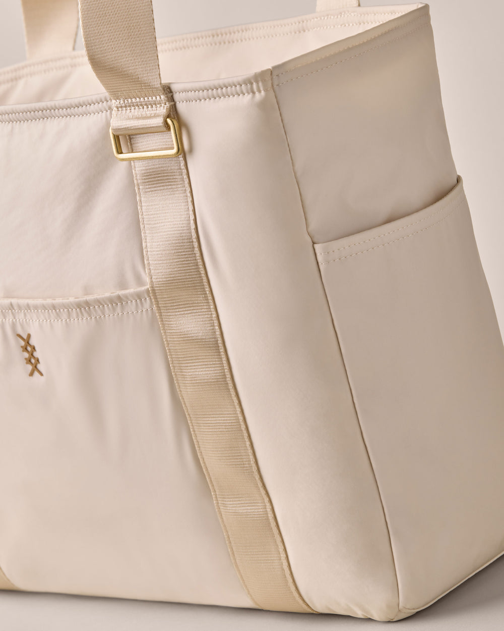 On The Daily Tote - US 5637