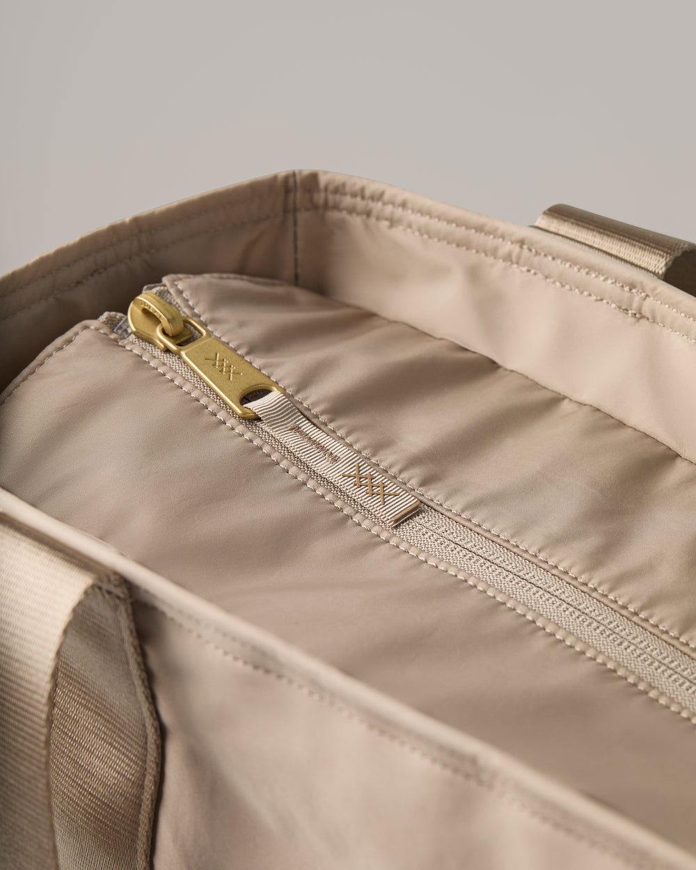 On The Daily Tote - US 7803