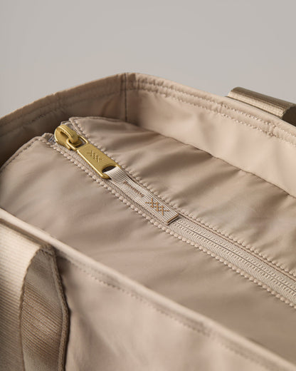 On The Daily Tote - US 7803