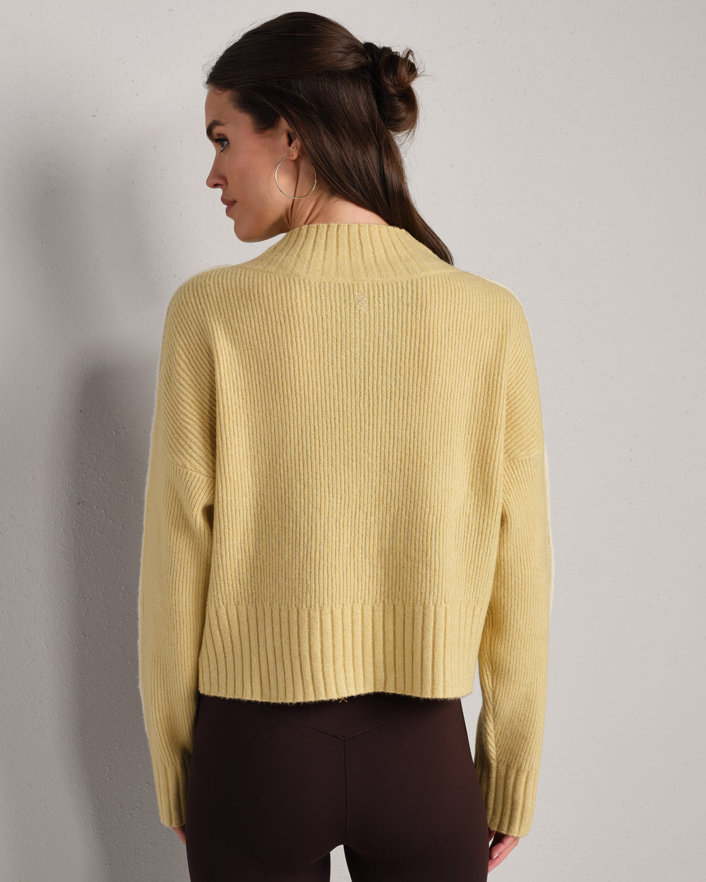 Westside V-Neck Sweater - US 8047